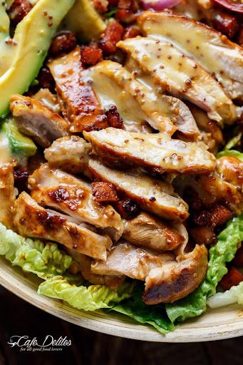 Try HONEY MUSTARD CHICKEN, AVOCADO + BACON SALAD! You'll just need 1/3 cup honey, 3 tablespoons whole grain mustard, 2 tablespoons smooth and mild Dijon... Salad Recipes Honey Mustard, Salad Honey Mustard, Salad Substitute, Chicken Cucumber, Avocado Wrap, Cafe Delites, Bacon Avocado, Nice Recipes, Bacon Salad