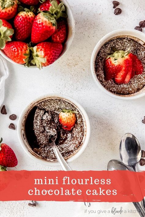 Chocolate Cake For Two, Ramekin Dessert, Flourless Desserts, Cake For Two, Strawberry Cheesecake Bites, Flourless Chocolate Cake Recipe, Dark Chocolate Recipes, Serving Ideas, Easy Chocolate Desserts