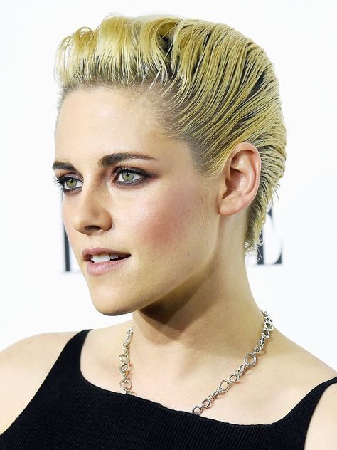 These eight celebrity looks will make you rethink slicked-back hair. Trust us, this is your new favourite hairstyle. Slicked Back Hair Women, Short Slicked Back Hair, Nye Hairstyles, Kristen Stewart Hair, Grown Out Pixie, Singer Fashion, French Twist Hair, Sleek Bun, Slicked Back Hair