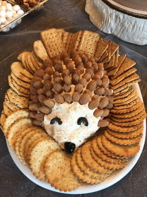 Hedgehog Cheeseball, Dish To Pass, Hedgehog Party, Hedgehog Birthday, Decorações Com Comidas, Baby Boy 1st Birthday Party, Amazing Food Decoration, Baby Shower Woodland Theme, A Hedgehog