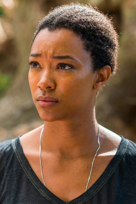 The Walking Dead: How Rosita and Sasha Could Cause the Savior War Twd Pictures, Twd Women, Sasha Williams, Twd Characters, Walking Dead Characters, Negan Walking Dead, Fictional Women, Twd Cast, Walking Dead Tv Series