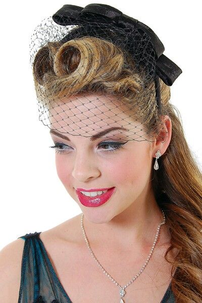 Victory roll Vintage Hair Styles, Retro Updo, Pinup Hair, 1940s Hairstyles, Bridal Braids, Victory Rolls, Flapper Headband, Roll Hairstyle, Rockabilly Hair