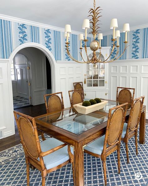 The Southern Gail 💙Gail Disner on Instagram: “The snow is making this room extra bright! It’s my favorite for many reasons but mainly because it’s DONE! What room in your house is the…” Blue Dining Room Decor, Chart House, 8 Light Chandelier, Traditional Dining Tables, Traditional Dining Rooms, House Dining Room, Dining Room Blue, Indoor Outdoor Rug, Farmhouse Dining