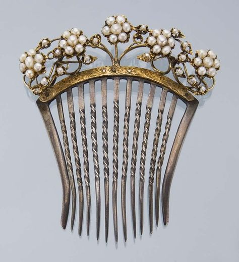 LadyLimoges Antique Hair Combs, Bijoux Art Deco, Bijoux Art Nouveau, Victorian Hairstyles, Perhiasan India, Vintage Hair Combs, Hair Jewels, Vintage Hair Accessories, Hair Adornments