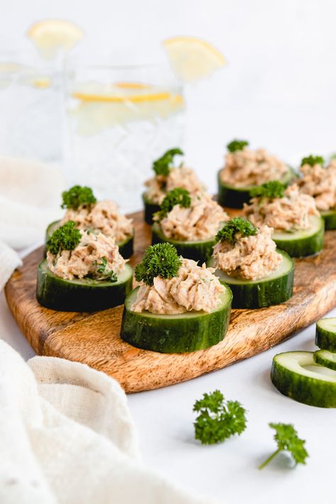 Tuna Cups, Cucumber Tuna, Summer Party Appetizers, Light Foods, Cucumber Cups, Spring Appetizers, Summer Dinner Party, Dinner Party Summer, Appetizer Ideas