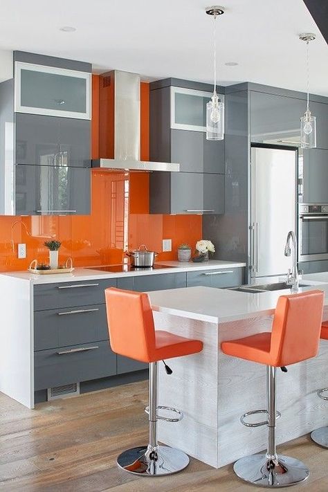 Kitchen Design Layout Floor Plans, Orange Backsplash, High Gloss Kitchen Cabinets, Gloss Kitchen Cabinets, Kitchen Colour Combination, Kitchen Cabinetry Design, High Gloss Kitchen, Light Wood Kitchens, Light Gray Cabinets