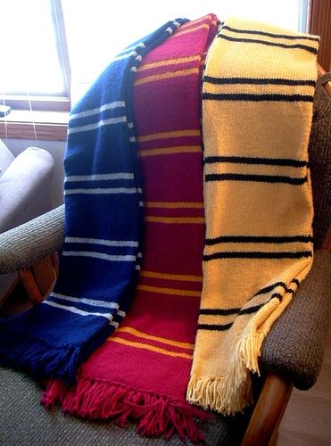 wikiHow to Make a Harry Potter Scarf -- via wikiHow.com  Hufflepuff pride! Ravenclaw Scarf, Harry Potter Knit, Harry Potter Crochet, Harry Potter Scarf, Theme Harry Potter, Harry Potter Crafts, Harry Potter Diy, Stitch Crochet, Knitted Wit