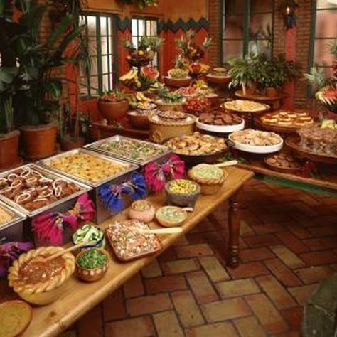 Jazz up your buffet table by adding colorful decorations and multiple layers of food. Mexican Food Buffet, Mexican Buffet, Large Group Meals, Buffet Set, Cooking For A Crowd, Styling A Buffet, Cooking On A Budget, Buffet Food, Small Meals