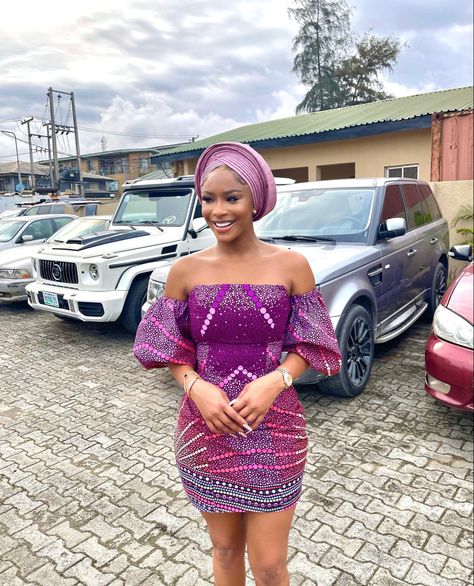 short asoebi style Nigerian Traditional Dresses, Asoebi Style, African Print Jumpsuit, Naija Fashion, Professional Outfits Women, Asoebi Styles, Middle Name, African Fashion Women, Traditional Attire