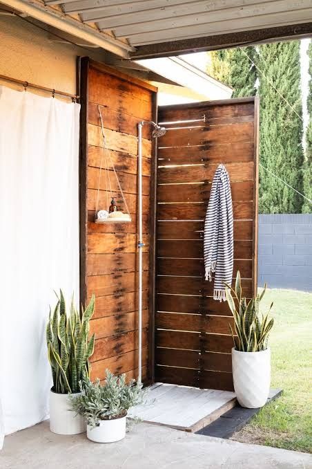 Outdoor Shower Ideas Backyards, Outdoor Shower Inspiration, Outdoor Shower Ideas, Outside Showers, Outdoor Shower Enclosure, Outdoor Bathroom Design, Outdoor Toilet, Pool Shower, Garden Shower