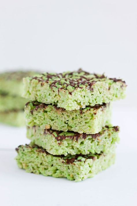 Pistachio Pudding Rice Krispie Treats | www.reciperunner.com Pistachio Rice, Pudding Rice, St Patrick's Day Treats, Pistachio Dessert, Pistachio Recipes, Treats To Make, Krispie Treats Recipe, Rice Recipes For Dinner, Pistachio Pudding