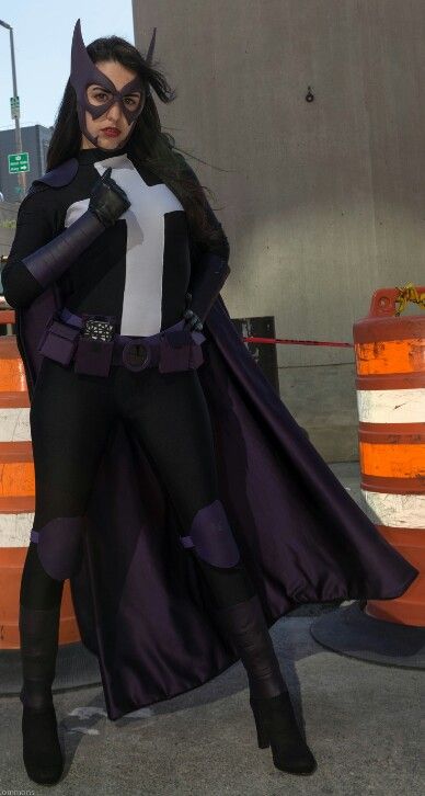 Huntress Huntress Dc, Huntress Cosplay, Helena Bertinelli, Dc Costumes, Best Cosplay Ever, Dc Comics Cosplay, Book Video, Cosplay Photography, Best Comic Books