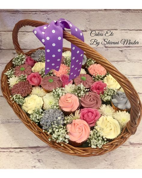 Cupcake Basket, Cupcake Flowers, Cupcake Bouquet, Awesome Cakes, Different Cakes, Treat Ideas, Flower Cupcakes, Cookie Designs, Basket Ideas