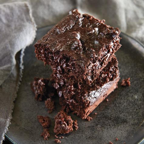 Enjoy a tasty and delicious meal with your loved ones. Learn how to make Better brownies by Daphne Oz & see the Smartpoints value of this great recipe. Potato Desserts, Flourless Baking, Special Cookies, Powdered Sugar Icing, Daphne Oz, Vegan Brownies, Sugar Icing, Ww Desserts, Weight Watchers Desserts