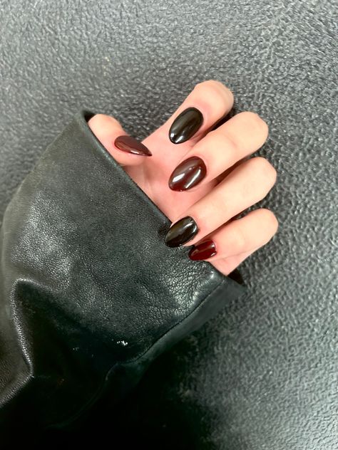 red and black nails black background Black Dip Powder Nails, Vampire Diaries Nails, Nails Hoco, Red Black Nails, Vampire Nails, Hoco Nails, Dip Powder Nails, Dip Powder, Powder Nails