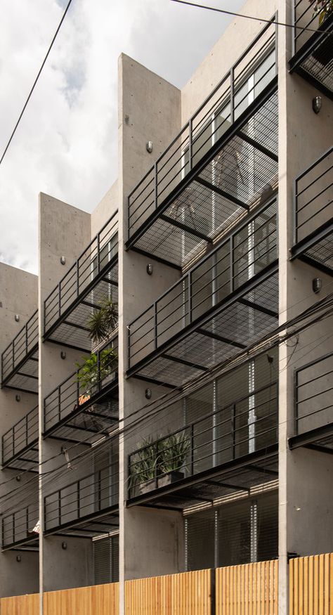 Gallery of Vibe Building / COOP Arquitectos - 9 Apartment Outside, Commercial Steel Buildings, Old Houses Renovation, Rental Ideas, Apartment Block, House Concept, Huge Houses, Tiny Room, Industrial Apartment