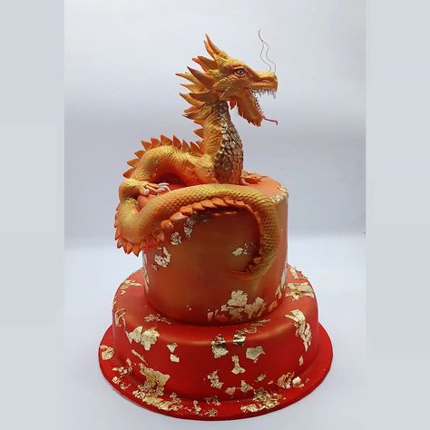 Chinese Dragon Cake #chinesedragoncake Chinese Cake Design, Chinese Dragon Cake, Chinese Cake, Dragon Cake, Dragon Birthday, Chinese Dragon, Creative Cakes, 100 Days, Cake Art