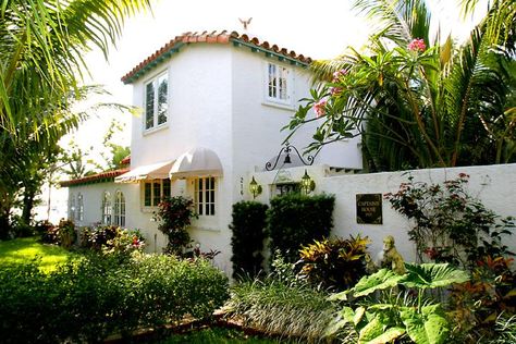 OldHouses.com - 1925 Mediterranean Revival - Historic Waterfront 1925 Captain’s House in Lantana, Florida Spain Houses, Spanish Haciendas, Spanish Revival Architecture, Mission Revival, Spanish Homes, Spanish Exterior, Spanish Casa, Stucco Colors, Spanish Colonial Homes