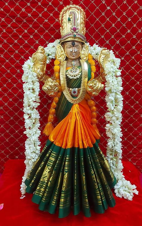 Mahalakshmi Goddesses, Pooja Decoration, Saraswati Goddess, Ganpati Decoration Design, Lord Photo, Hanuman Pics, Navratri Images, Goddess Decor, Doodle Images