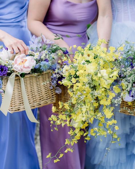 Want to know some of our absolute favourite things for this year's wedding season? 💃 Mix-and-match bridesmaid dresses, especially in those dreamy lilacs and blue hues. It's so chic and SO fun! 💐 Bridesmaid baskets for the WIN - how cute are these joyful bridesmaid bouquets as baskets? 🌂 Bridal accessories like a floral umbrella featuring delicate and colourful blooms. A perfect touch of whimsy. And of course - ALL the colourful palettes we've had the privilege to create so far this year... Bridesmaid Baskets, Floral Umbrellas, Luxury Florists, Bridesmaid Bouquets, Wedding Flower Inspiration, Bridesmaid Bouquet, Blue Hues, Wedding Season, Daffodils