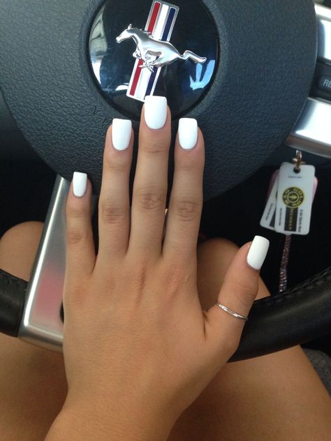 Matte White Nails, Nagellack Trends, White Acrylic Nails, White Nail, Acrylic Nail Art, Square Acrylic Nails, Prom Nails, Short Acrylic Nails, Matte Nails