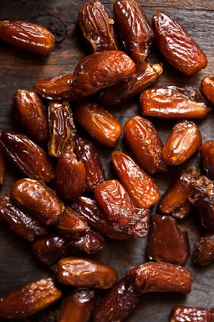 Date Fruit Aesthetic, Meal Courses, Dates Aesthetic, Plant Based Diet Benefits, Dates Fruit, Healthiest Fruits, Spices Photography, Green Tea Benefits, Honey Recipes