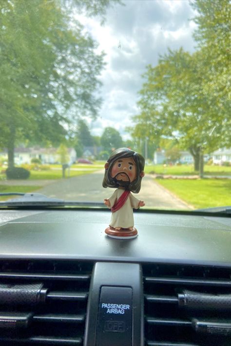 jesus in da car Plastic Jesus Dashboard, Christian Car Decor, Girly Lifestyle, Car Hanging Accessories, Gospel Quotes, Girly Car Accessories, Inside Car, Car Deco, Girly Car