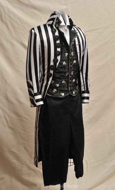 18th century style Black and white costume for men | Etsy Male Clown Outfit, Black Men Outfits, London Black And White, Black And White Costume, Costume For Men, Clown Clothes, White Costume, White Costumes, Concept Clothing