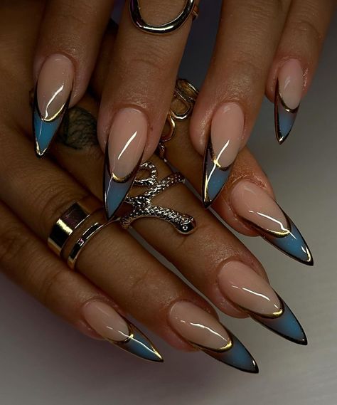 Black And Orange Chrome Nails, Blue And Gold French Tip Nails, Stilleto Frenchies, Dope Nails Summer, Blue Nail Designs 2024, Medium Gel Nails, Nail Chrome Designs, Fall Nails Stiletto, Brown And Blue Nails