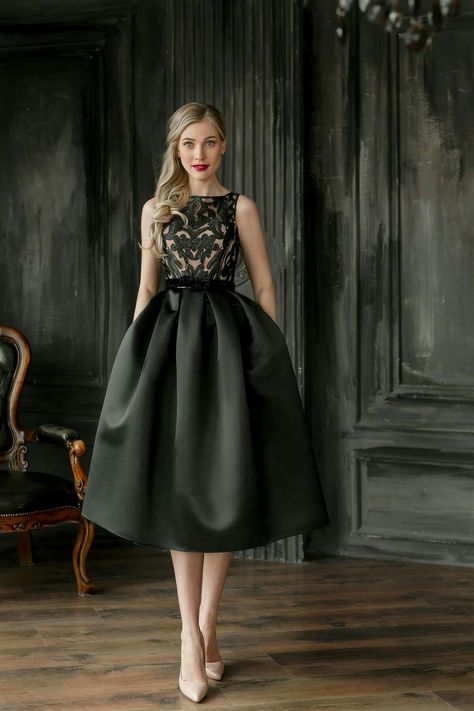 Coctail Dresses 2023, Black Wedding Dress Elegant, Older Queen, Formal Dress Lace, Bride Dress Elegant, Black Wedding Dress Gothic, Satin Formal Dress, Short Formal Dress, Mother Of Bride Outfits