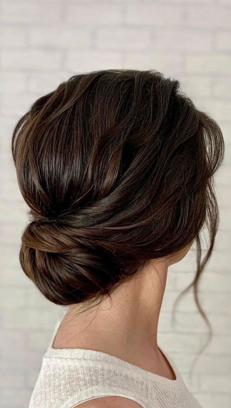 65 The most romantic wedding hairstyles : Elegant bridal updo Brunette Updo, Bride Hairstyles Updo, Messy Hair Updo, Wedding Hair Up, Romantic Wedding Hair, Romantic Updo, Braided Hairstyles Updo, Elegant Updo, Artistic Hair