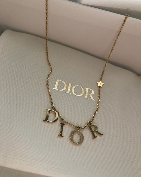 Christian Dior Necklace Ig Bio, Dior Necklace, Gelang Manik-manik, Preppy Jewelry, Expensive Jewelry Luxury, Luxe Jewelry, Dior Jewelry, Gelang Manik, Jewelry Accessories Ideas