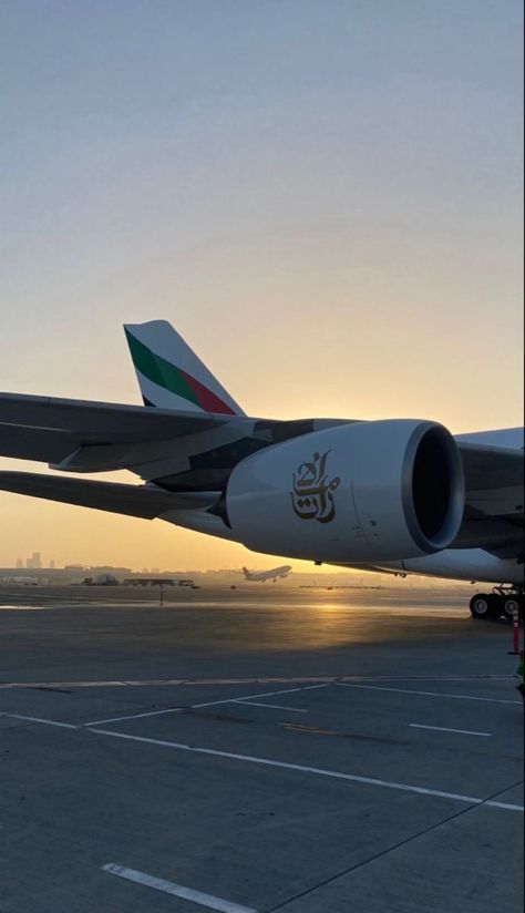 Emirates Wallpaper, Emirates Aesthetic, Emirates Pilot, Emirates Flights, Emirates Cabin Crew, Airplane Wallpaper, Airport Aesthetic, Dubai Vacation, London Dreams