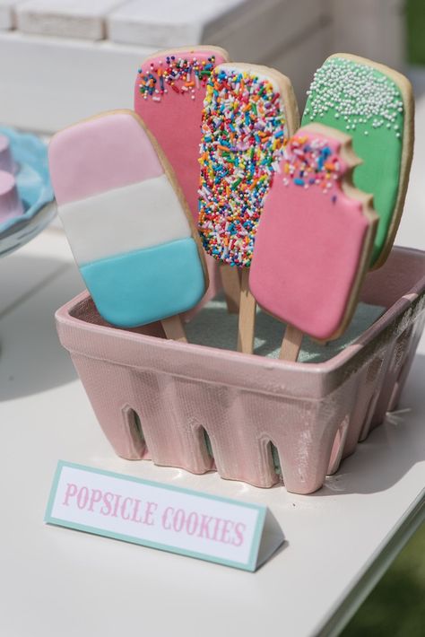 Popsicle Centerpiece Ideas, Popsicle Cookies, Cream Birthday Party, Popsicle Party, Party Cookies, Ice Cream Birthday Party, Ice Cream Theme, Ice Cream Social, Summer Cookies