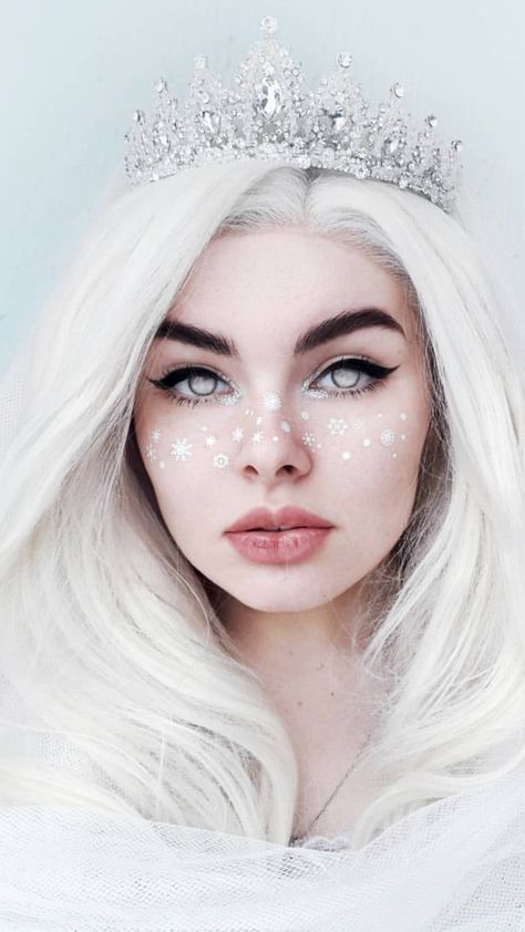 Trendy Eye Makeup, Ice Ideas, Makeup Crazy, Fantasy Make-up, Halloween Make-up Looks, Hair Color Crazy, Cat Eye Makeup, Queen Makeup, Different Hair Colors