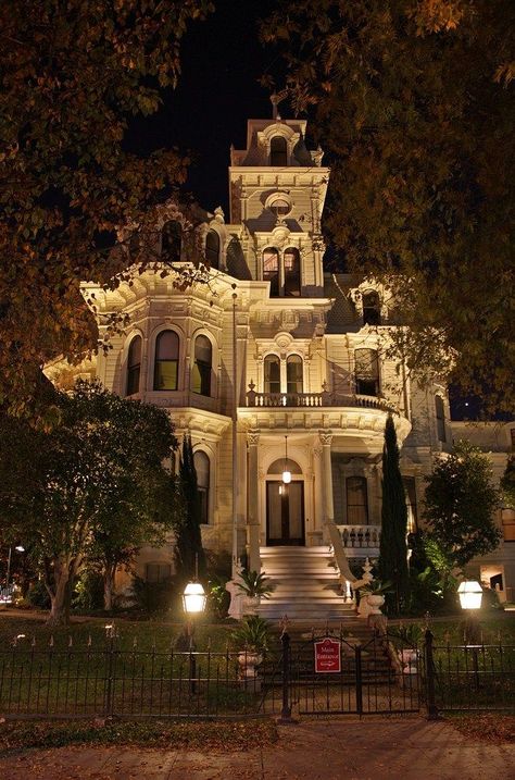 Old Mansion Exterior, Victorian Mansion Aesthetic, Old Victorian Mansions, California Sacramento, Vintage Mansion, Mansion Aesthetic, Victorian Homes Exterior, Gothic Mansion, Old Victorian Homes