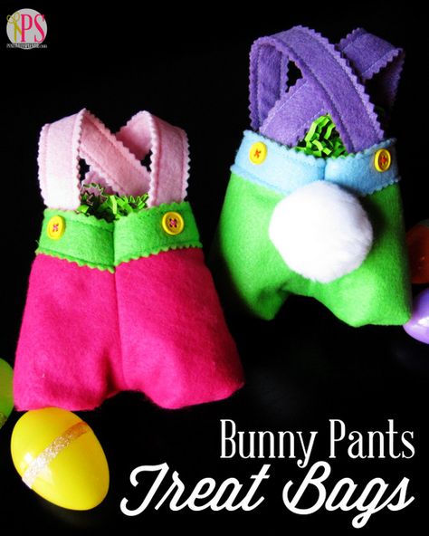 Felt Bunny Pants Easter Treat Bags - Free pattern and tutorial. Adorable! Diy Easter Bags, Bunny Pants, Easter Craft Projects, Easter Treat Bags, Easter Arts And Crafts, Fun Easter Crafts, Bunny Treats, Easter Bags, Unique Easter