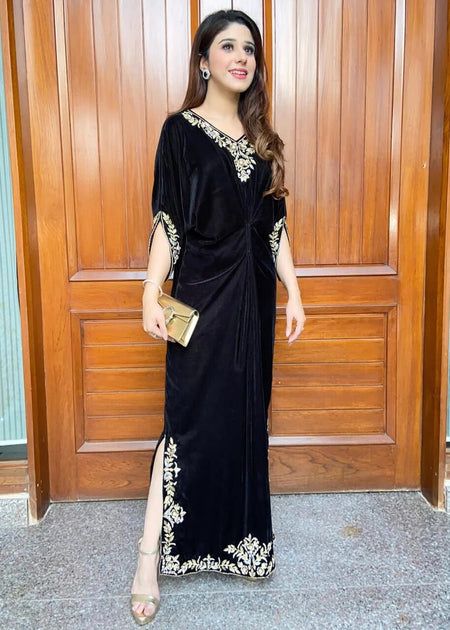 Black Velvet Caftan - Laam Velvet Caftan, Black Kaftan, Easy Trendy Outfits, Velvet Color, Winter Tops, Best Wear, Large Fashion, Winter Wear, Designer Wear