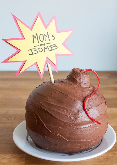 "Mom's the Bomb" Mother's Day Cake Frosting Color Chart, Cake Mothers Day, Bomb Cake, Mothers Day Desserts, Birthday Cake For Mom, Frosting Colors, Diy Cupcake, Homemade Food Gifts, Valentines For Mom