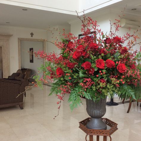 Hotel Flower Arrangements, Christmas Foyer, Contemporary Flower Arrangements, Hotel Flowers, Tropical Flower Arrangements, White Flower Arrangements, Altar Flowers, Flower Arrangements Simple, Church Flowers