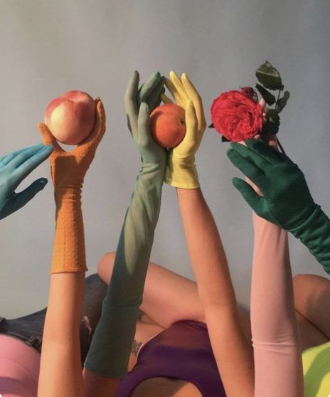 Excuse me while I put on my "going downstairs to get some water" gloves Morning Fruit, Colors Inspiration, Foto Art, Trik Fotografi, Photography Inspo, Aesthetic Photography, Wall Collage, Creative Photography, Photo Inspiration