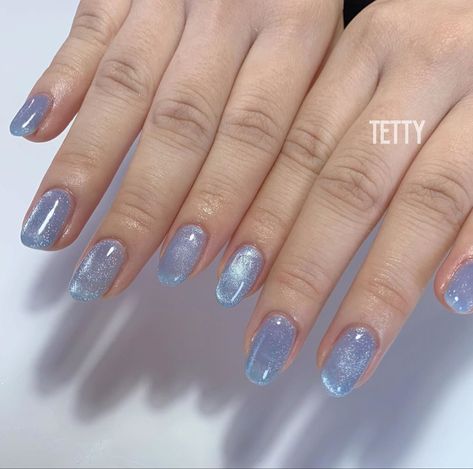 Light Blue Sparkly Makeup, Blue Pearlescent Nails, Light Blue Cat Eye Nails, Blue Jelly Nails, Cateye Nailart, Cats Eye Nails, Nails Cat Eye, Nails Trend, Velvet Nails