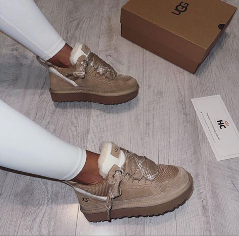 Sneakers Women Outfit, Uggs Outfit Ideas, Outfit Ugg, Ugg Sneakers, Pretty Sneakers, Nike Shoes Girls, Pretty Shoes Sneakers, Kicks Shoes, Shoes Outfit Fashion