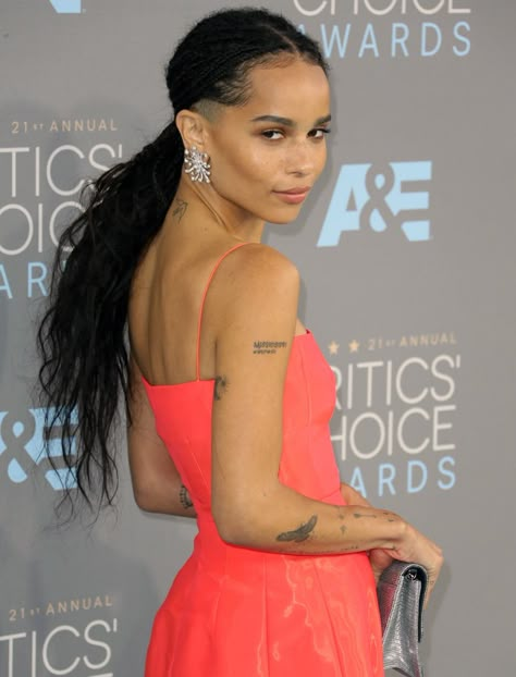 Zoe Kravitz Braids Shaved Sides, Kravitz Zoe, Zoe Kravitz Braids, Zoe Kravitz Style, Zoe Isabella Kravitz, Braids With Shaved Sides, Ponytail Hairstyle, Band Rock, A Ponytail