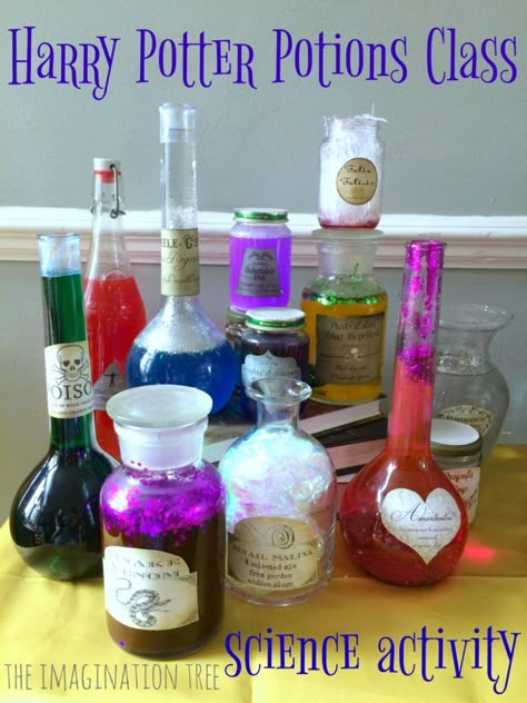 Harry Potter potions class science activity for a birthday party! Harry Potter Weihnachten, Harry Potter Classes, Harry Potter Motto Party, Harry Potter Camp, Harry Potter Activities, Classe Harry Potter, Harry Potter Christmas Decorations, Harry Potter Day, Harry Potter School