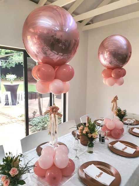 Rosegold Confetti Bubble Centerpiece | CENTERPIECES Pink Balloon Table Centerpieces, Table Ballons Decoration, Table Top Balloons, Elegant Balloon Centerpieces, Ballon Centerpieces Simple, Table Top Balloon Centerpieces, Baby Shower Balloon Centerpieces, Pink Party Tables, Balloon Centerpieces Diy