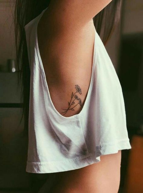 Simple Flower Tattoo, Rib Tattoos For Women, Small Flower Tattoos, Small Girl Tattoos, Birth Flower Tattoos, Cute Small Tattoos, Side Tattoos, Rib Tattoo, Flower Tattoo Designs