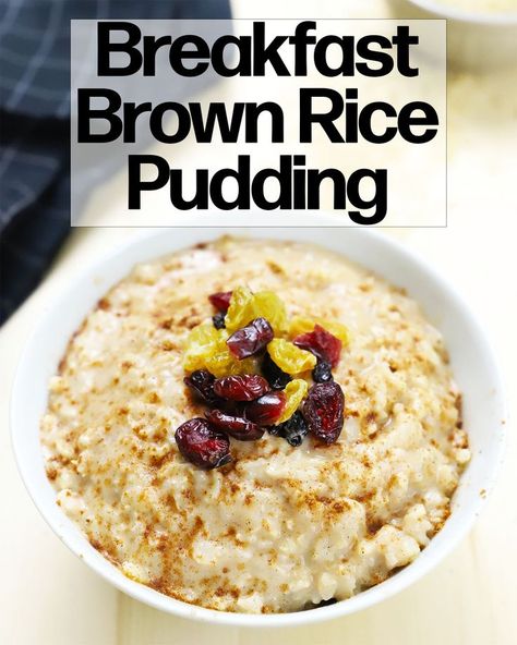 On a chilly morning, nothing is more satisfying that a warm, comforting breakfast. Classic porridges with oats or grits can get old, so why not spice things up a bit with this delicious and hearty Breakfast Brown Rice Pudding. Using leftover brown rice, and a few pantry staples, makes this dish super easy to throw together before school or work, or save it as a weekend treat for a cozy breakfast in bed. Leftover Brown Rice Recipes, Vegan Brown Rice Recipes, Brown Rice Pudding Recipe, Leftover Brown Rice, Rice Breakfast Recipes, Wfpb Breakfast, Rice Image, Comforting Breakfast, Brown Rice Pudding