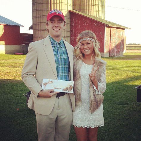 Pin for Later: 30+ Halloween Costumes With the Ultimate Americana Flair Forrest Gump and Jenny Forrest Gump Costume, Cute Couples Costumes, Forest Gump, Best Couples Costumes, Halloween Coustumes, Couple Costumes, Hallowen Costume, Funny Couple, Creative Costumes