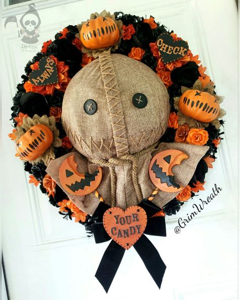 A collection of all things horror Horror Wreath, Sam Halloween, Horror Crafts, Halloween Costumes 2022, Goth Christmas, Christmas Horror, Creepy Decor, Halloween Queen, Trick R Treat